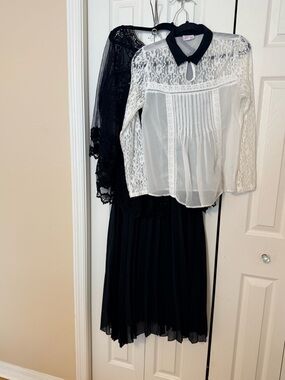 Victorian-Inspired White Lace Blouse with Black Collar